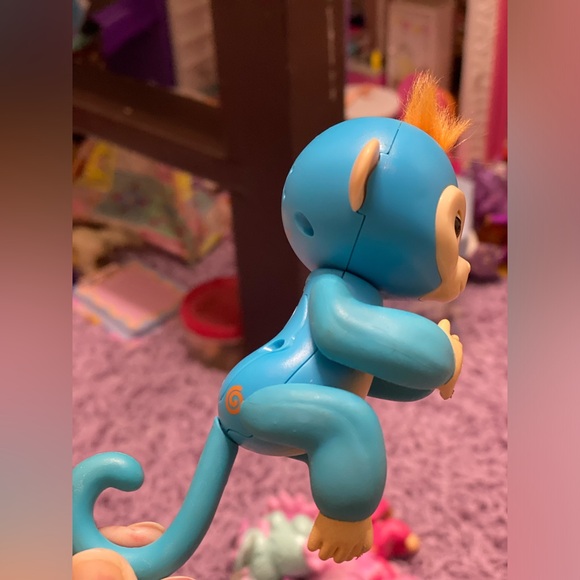 Fingerlings - Interactive Baby Monkey - Bella & - Picture 13 of 17